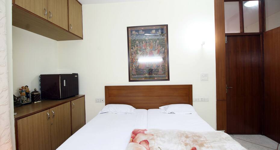 TG Stays Jain Mandir Road, New Delhi 4